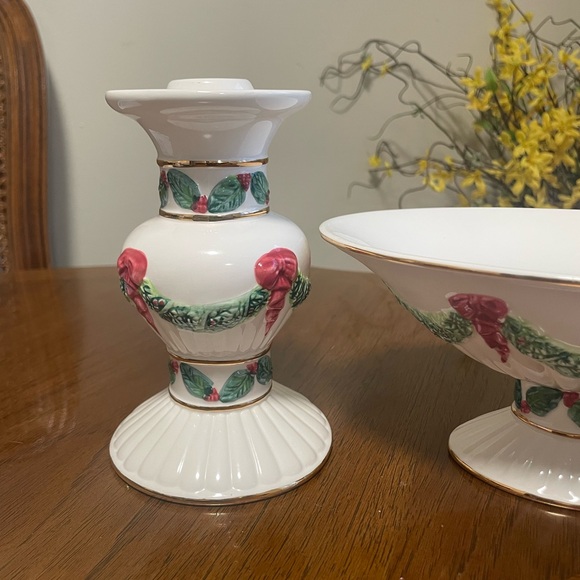 International Silver Company 3
Piece Ivory W/ Gold Trim Ceramic
Christmas Set - Picture 7 of 8